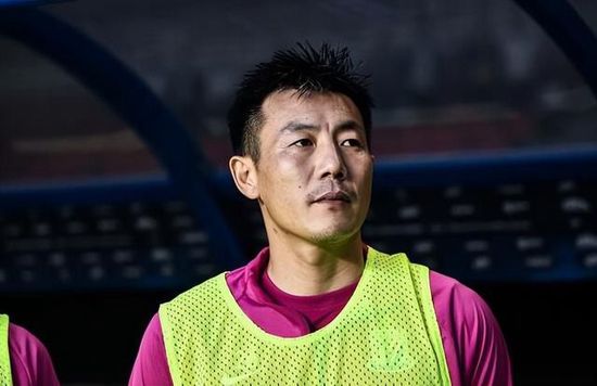 被绑起来榨乳机吸奶乳房小说